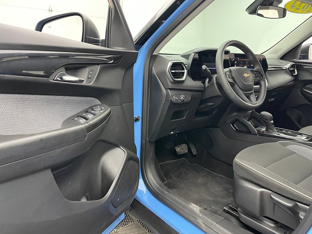 Used 2024 Chevrolet TrailBlazer LS w/ LS Convenience Package FWD image 13