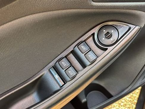 Used 2018 Ford Focus SE FWD image 9