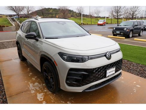 New 2026 Volkswagen Tiguan SE R-Line image 3