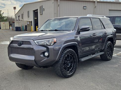 Used 2016 Toyota 4Runner SR5 image 2