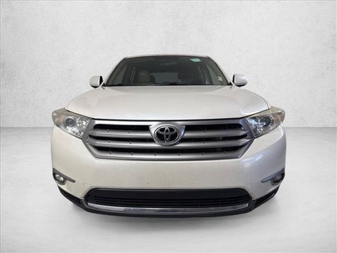 Used 2013 Toyota Highlander Plus FWD image 8