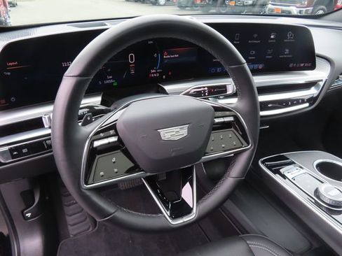 Used 2024 Cadillac Lyriq Luxury AWD/4WD image 16