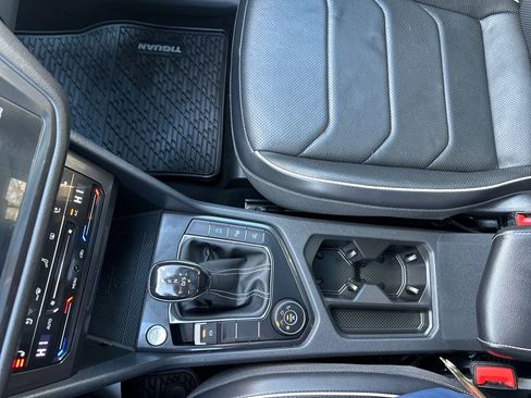 Used 2022 Volkswagen Tiguan SEL R-Line image 13