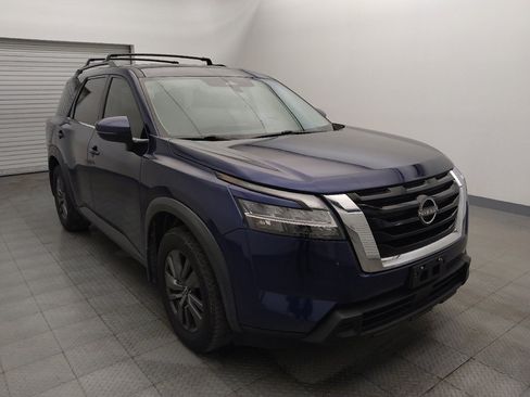 Used 2022 Nissan Pathfinder SV w/ SV Premium Package image 13