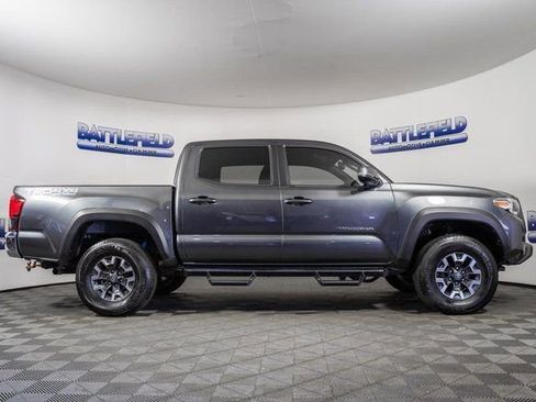 Used 2019 Toyota Tacoma TRD Off-Road image 10