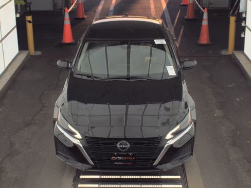 Used 2024 Nissan Altima 2.5 SV image 2