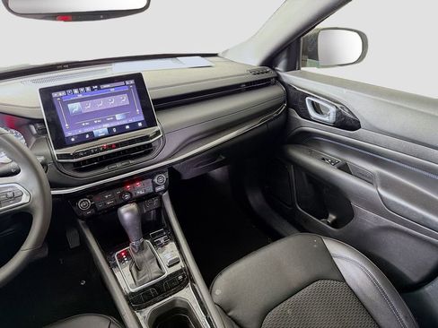 Used 2025 Jeep Compass Latitude w/ Convenience Group image 24