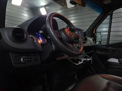 Used 2023 Mercedes-Benz Sprinter 2500 image 13