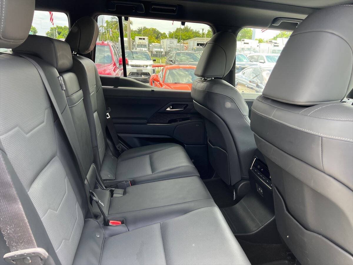 Used 2024 Lexus GX 550 w/ Accessory Package (2T) AWD/4WD image 9