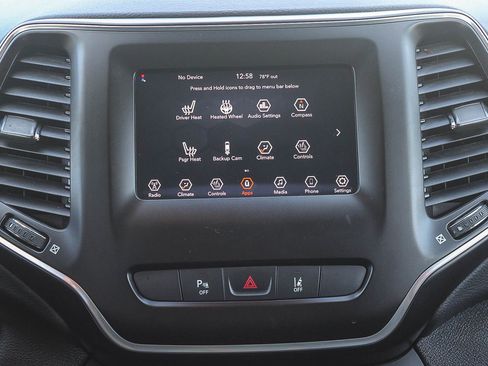 Used 2021 Jeep Cherokee Latitude Plus AWD/4WD image 18