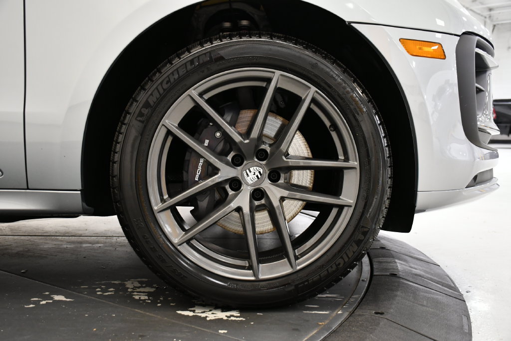 Certified 2026 Porsche Macan Turbo AWD/4WD image 19