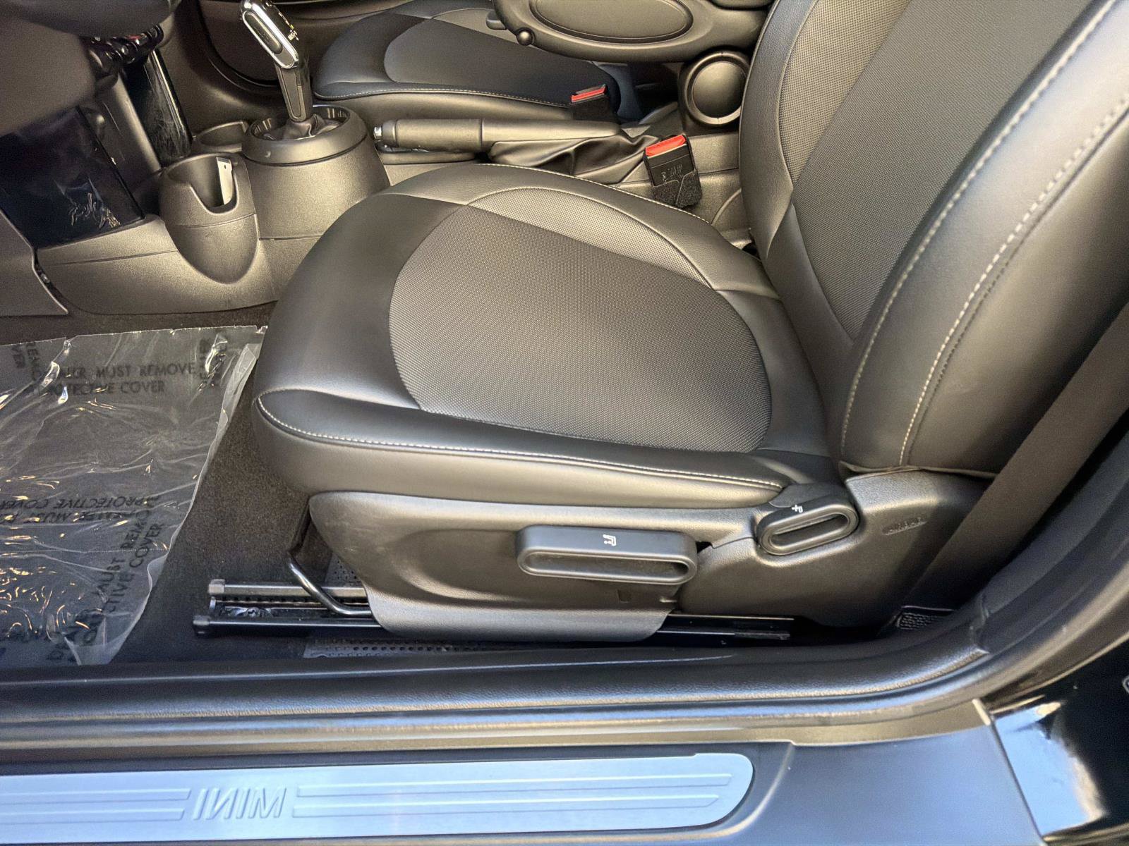 Used 2022 MINI Cooper 2-Door Hardtop FWD image 10