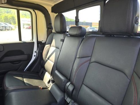 Used 2023 Jeep Gladiator Rubicon w/ Cold Weather Group AWD/4WD image 21