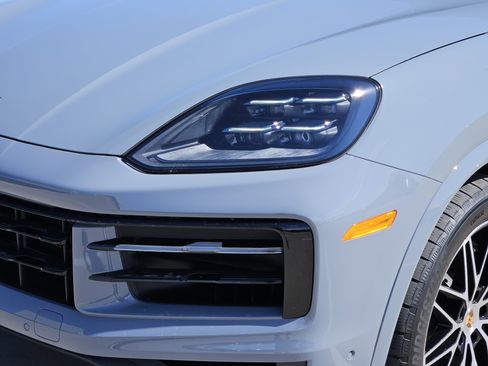 Certified 2025 Porsche Cayenne image 12