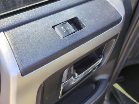 Used 2018 Toyota 4Runner SR5 Premium image 16