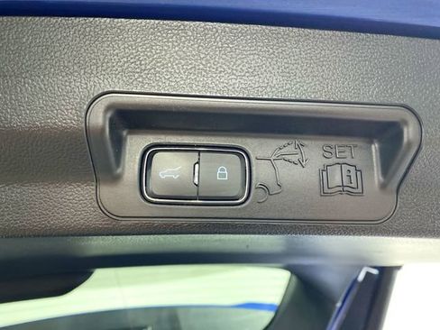 Used 2022 Ford Explorer XLT w/ Equipment Group 202A image 35