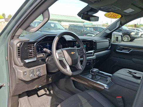 Used 2025 Chevrolet Silverado 1500 LT w/ Safety Package AWD/4WD image 17