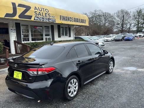 Used 2022 Toyota Corolla LE image 2