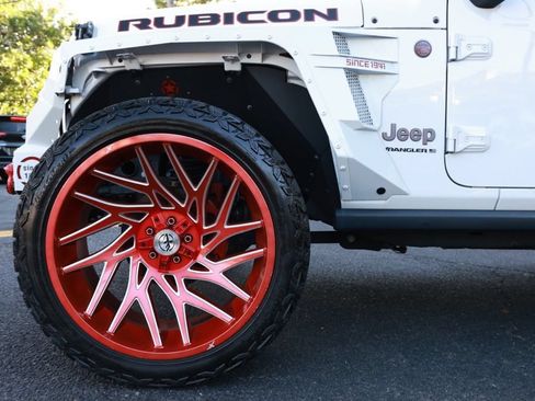 Used 2025 Jeep Wrangler Unlimited Rubicon AWD/4WD image 5