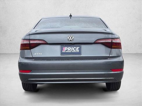 Used 2019 Volkswagen Jetta SE w/ Cold Weather Package FWD image 6