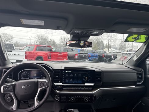 Used 2025 Chevrolet Silverado 1500 RST w/ Dark Appearance Package AWD/4WD image 13