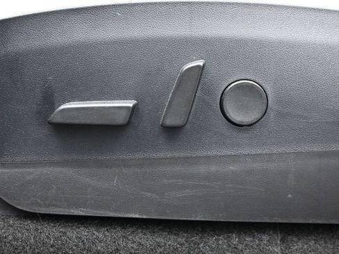 Used 2020 Tesla Model Y Long Range image 9