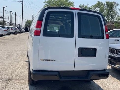 Used 2022 Chevrolet Express 2500 Extended w/ Driver Convenience Package image 21