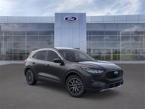 New 2025 Ford Escape SE w/ Class II Trailer Tow Package image 8