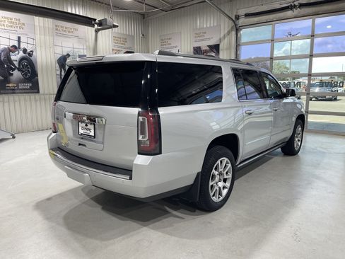 Used 2020 GMC Yukon XL Denali w/ Open Road Package AWD/4WD image 8