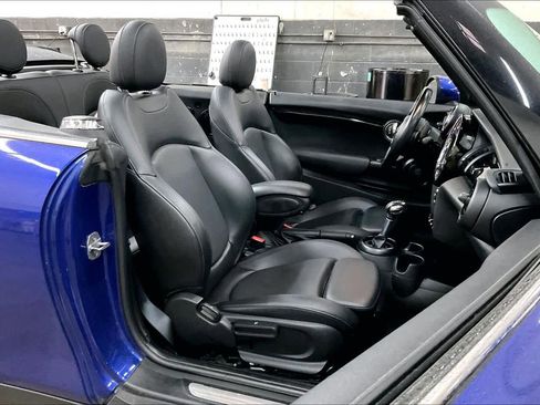 Used 2019 MINI Cooper S w/ Premium Package image 10