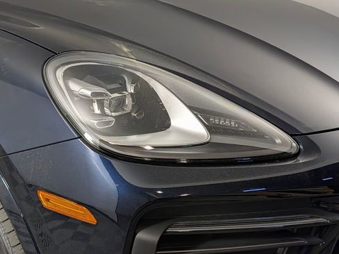 Used 2023 Porsche Cayenne Platinum Edition image 15
