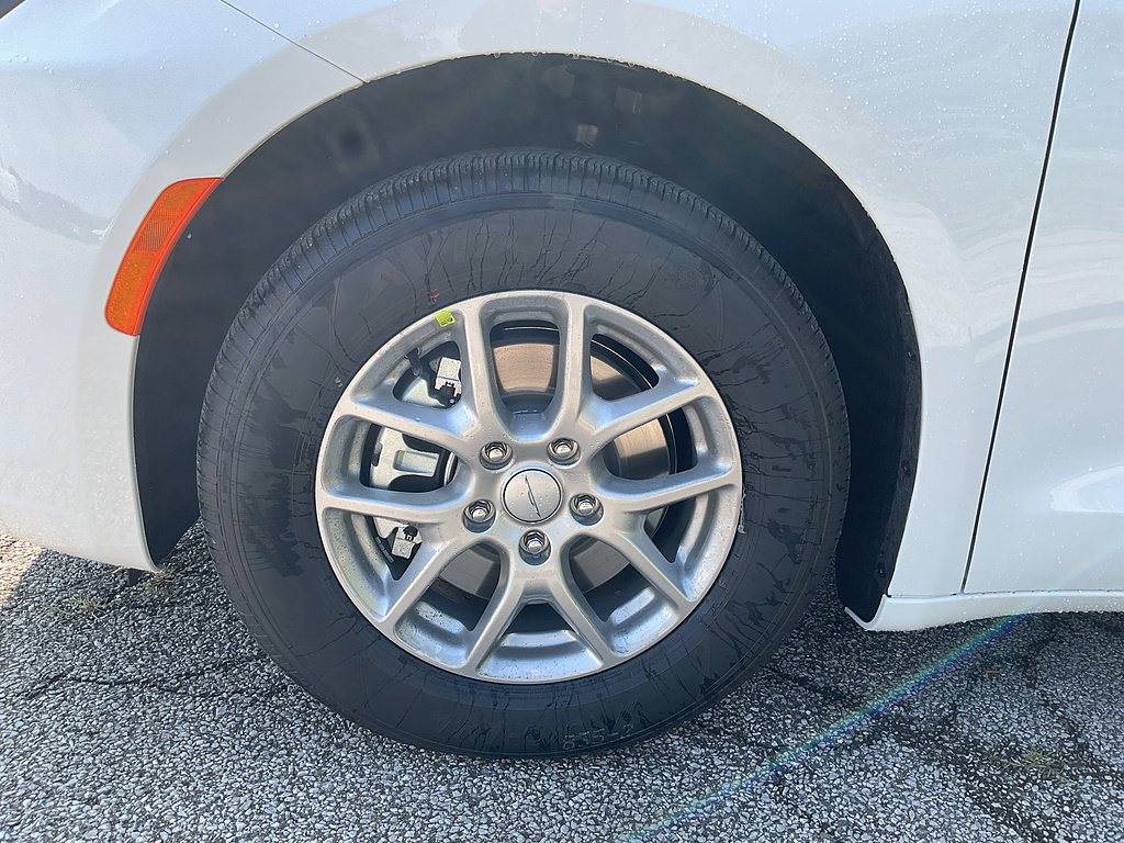 New 2027 Chrysler Pacifica Select FWD image 14