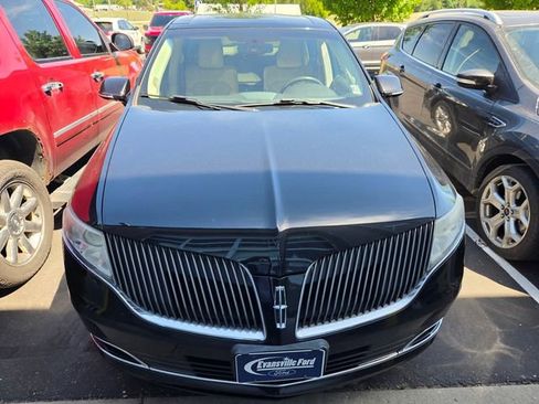 Used 2013 Lincoln MKT AWD image 2