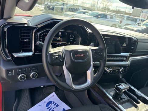 Used 2025 GMC Sierra 1500 Elevation image 16