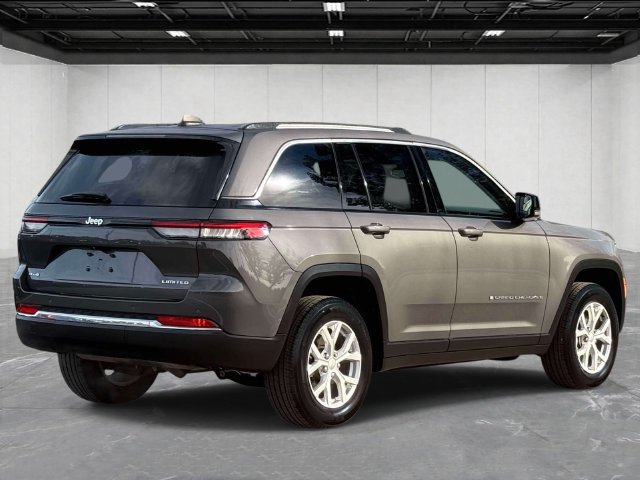 Used 2023 Jeep Grand Cherokee Limited AWD/4WD image 5