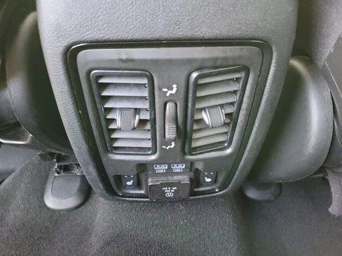 Used 2024 Dodge Durango GT image 11