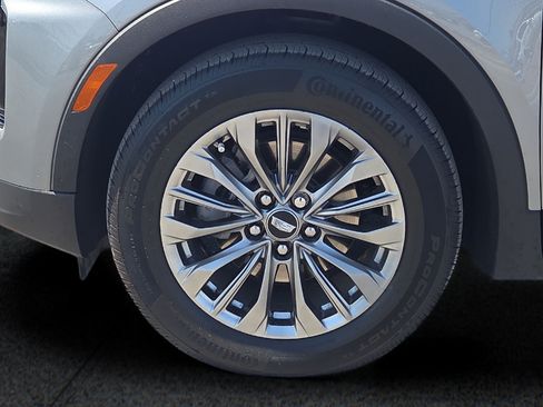 Used 2025 Cadillac XT4 Premium Luxury FWD image 8