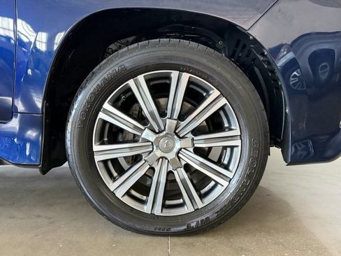 Used 2016 Lexus LX 570 4WD w/ Luxury Package image 10
