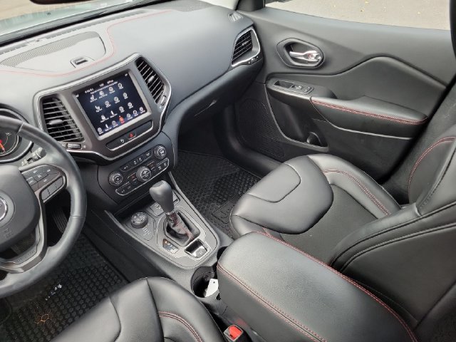 Used 2019 Jeep Cherokee Trailhawk w/ Cold Weather Group AWD/4WD image 26