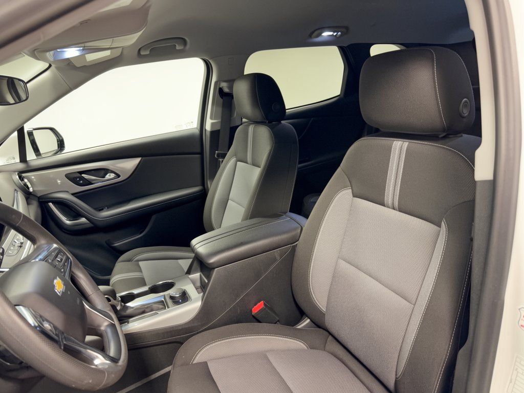 Used 2025 Chevrolet Blazer LT FWD image 5