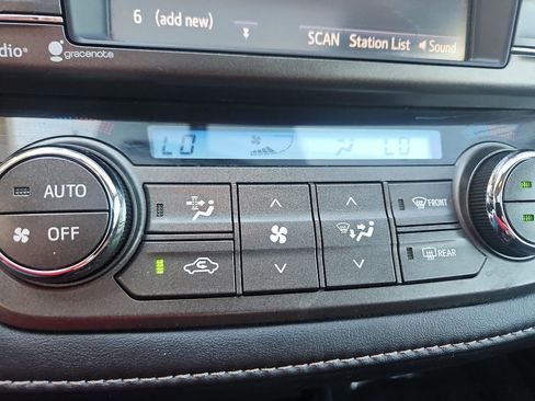 Used 2014 Toyota RAV4 XLE image 32