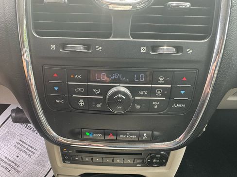 Used 2012 Chrysler Town & Country Touring-L w/ Entertainment Group #2 image 30