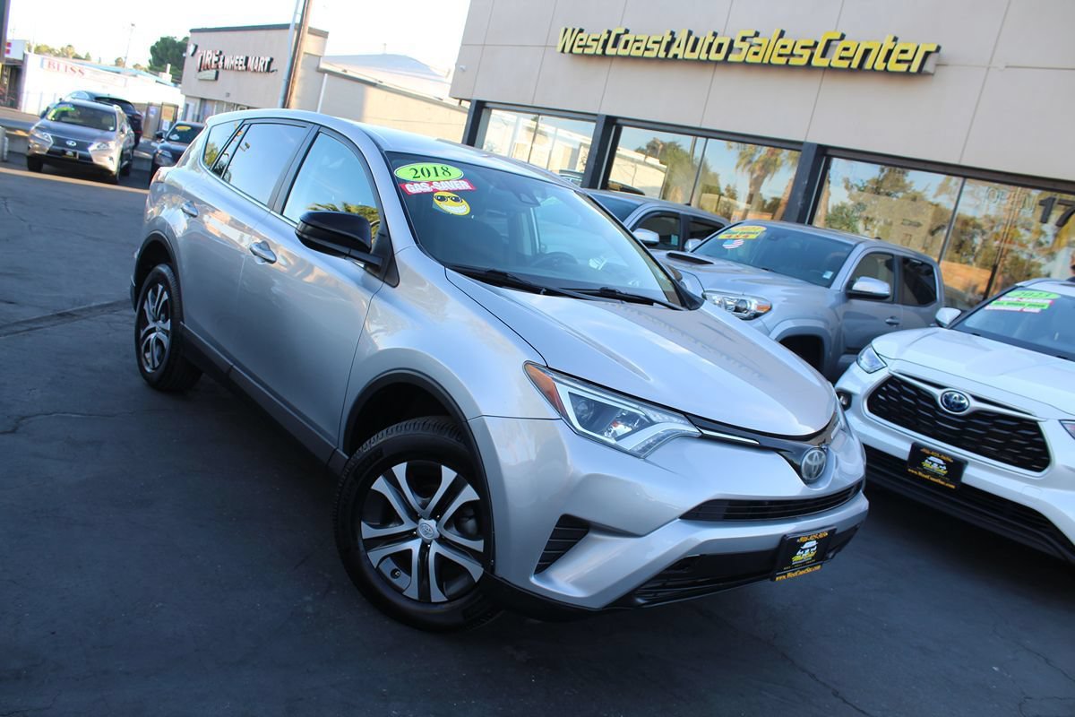 Used 2018 Toyota RAV4 LE FWD image 33