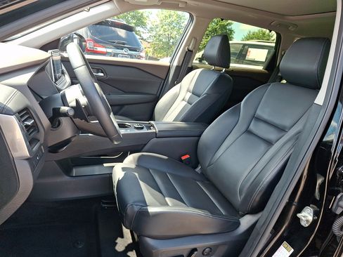Certified 2023 Nissan Rogue SV w/ SV Premium B Package AWD/4WD image 17
