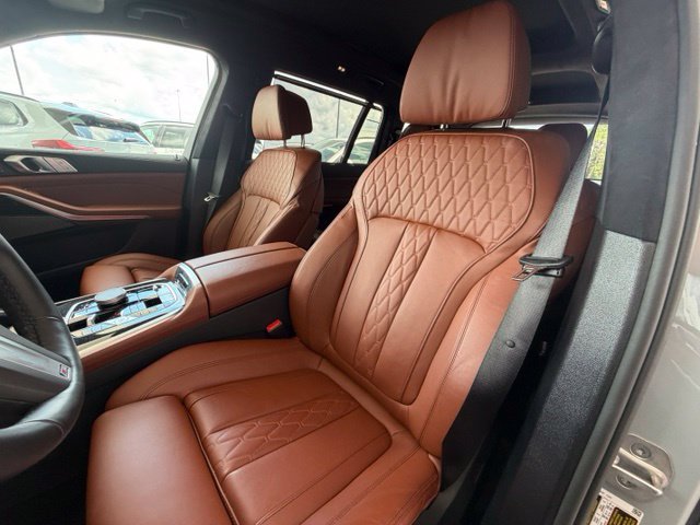 Used 2026 BMW X7 xDrive40i w/ M Sport Package AWD/4WD image 19