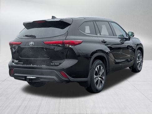 Used 2021 Toyota Highlander XLE image 7