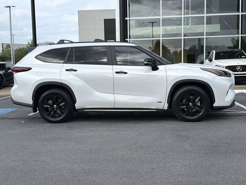 Used 2024 Toyota Highlander XLE AWD/4WD image 2