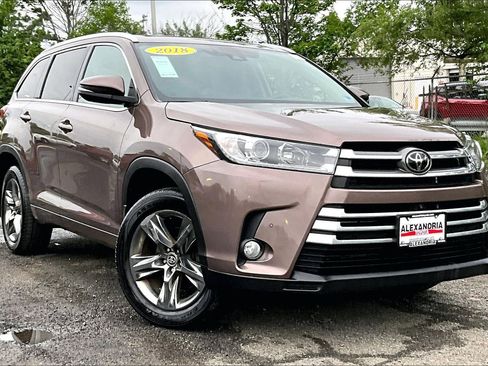 Used 2018 Toyota Highlander Limited Platinum AWD/4WD image 2