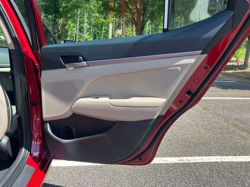 Used 2017 Hyundai Elantra SE FWD image 17