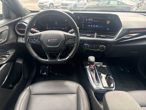 Used 2024 Chevrolet Trax RS w/ Sunroof Package FWD image 13